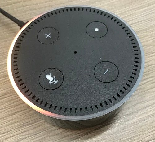 Đèn hiệu phát sánh khi Amazon Echo nhận diện giọng nói