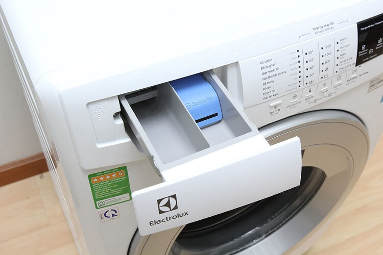 Máy giặt Electrolux thường được trang bị màn hình điện tử giúp chuẩn đoán lỗi dễ dàng khi có vấn đề xảy ra