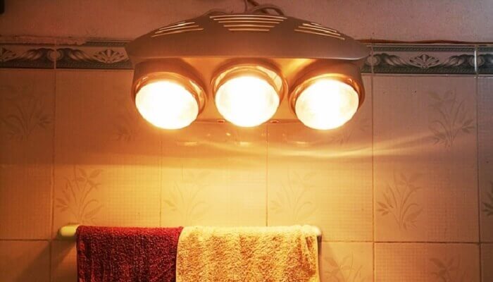 Đèn sưởi nhà tắm chuyển hóa điện thành các tia hồng ngoại sưởi ấm