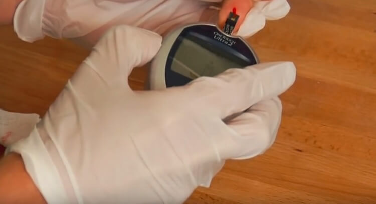 Cách đo đường huyết với máy