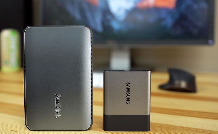 So sánh kích thước ổ cứng di động SSD và ổ thường HDD