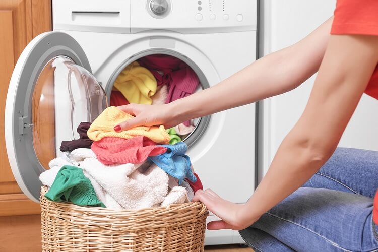 Nếu vài ngày bạn mới giặt một lần thì nên mua máy giặt có khối lượng giặt lớn