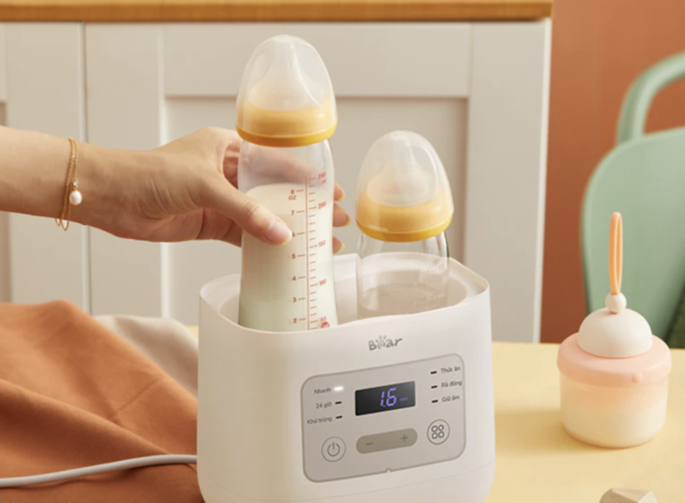 Máy hâm sữa giúp việc chăm con nhỏ ban đêm đỡ cực hơn