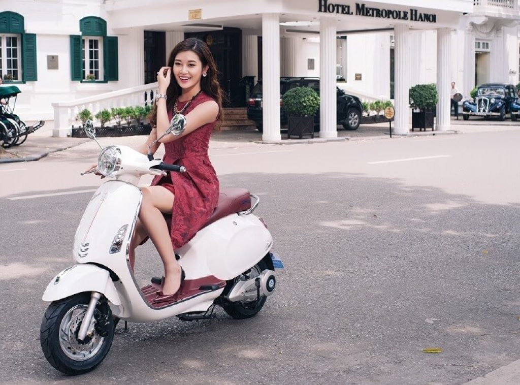 Xe máy điện nhỏ gọn và thời trang rất hợp với các chị em